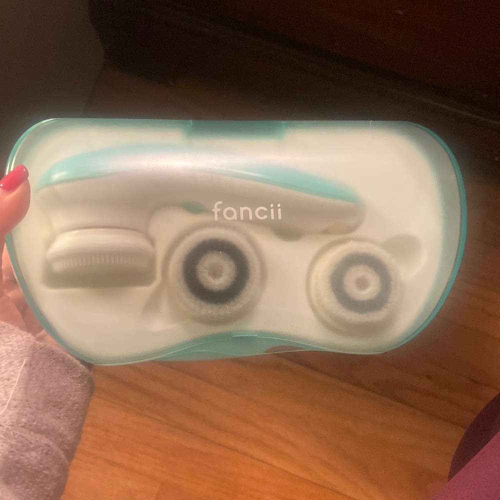Fancii Waterproof Facial Cleansing Spin Brush Set with 3 Exfoliating Brush Heads
